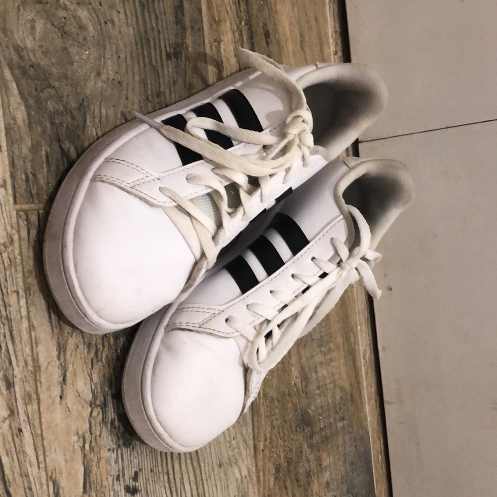 Adidas kid shoes - Picture 3 of 4